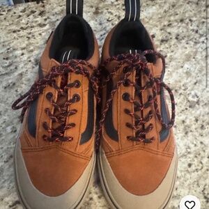 Unisex Vans Ultracush Size: Women 7.0/Men 5.5